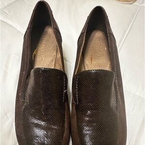 AEROSOLES HEELREST